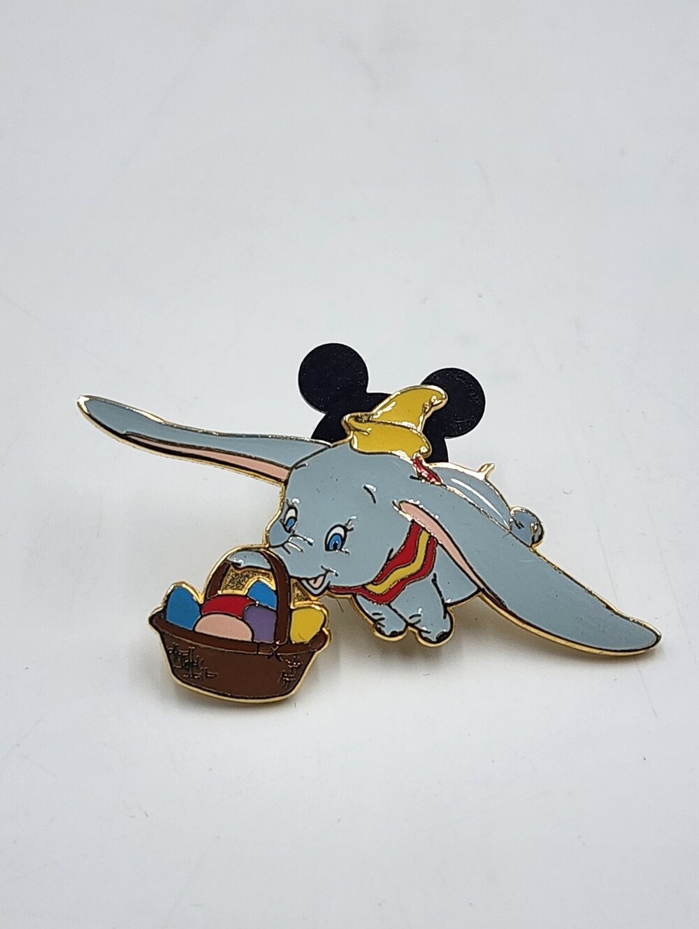 Disney Pin - Dumbo Flying w/ Easter Basket - Disneyland Resort DLR LE 1500 2003